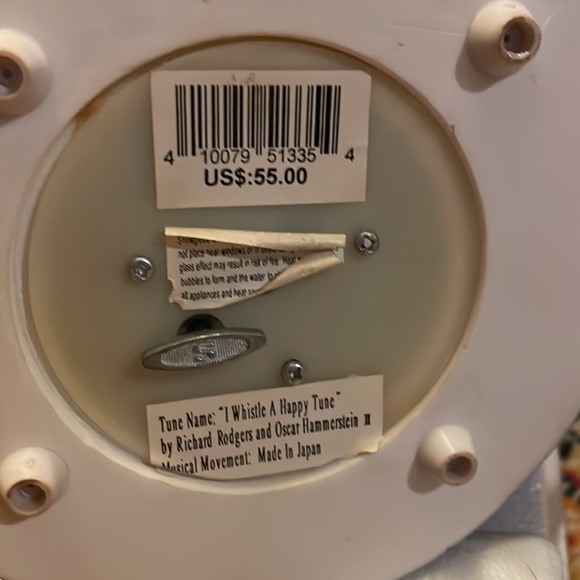 Disney I whistle a happy tune Snow White snow globe - Picture 10 of 12